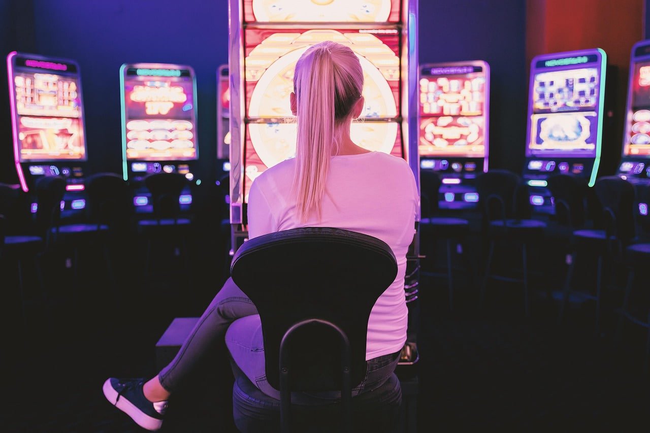 inwaa Myanmar ကစားသမားများ Sportsbook Live Casino Slots APP ဖြင့် ကစားနေပုံ MMK Wave Money KBZPay
